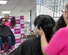 Portuários do Paraná doam cabelos para campanha Outubro Rosa
