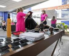 Portuários do Paraná doam cabelos para campanha Outubro Rosa