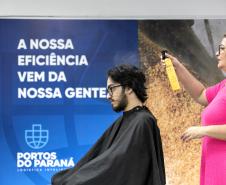 Portuários do Paraná doam cabelos para campanha Outubro Rosa