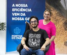 Portuários do Paraná doam cabelos para campanha Outubro Rosa