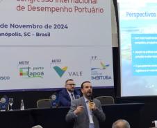 Encontro em Florianópolis reuniu especialistas, acadêmicos e gestores de empresas do setor público e privado para discutir formas de estimular um melhor desempenho na área