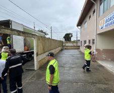 Cestas básicas arrecadadas na Corrida do Porto são distribuídas em Paranaguá