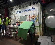 Cestas básicas arrecadadas na Corrida do Porto são distribuídas em Paranaguá