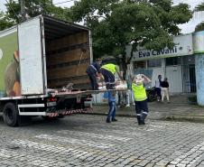 Cestas básicas arrecadadas na Corrida do Porto são distribuídas em Paranaguá