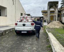 Cestas básicas arrecadadas na Corrida do Porto são distribuídas em Paranaguá