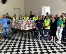Cestas básicas arrecadadas na Corrida do Porto são distribuídas em Paranaguá