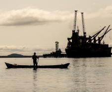 Canoa e Navio