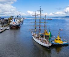 Veleiros da Marinha comemoram Dia do Marinheiro no Paraná