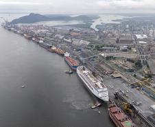Com mais de 2 mil pessoas a bordo, MSC Armonia desembarca em Paranaguá