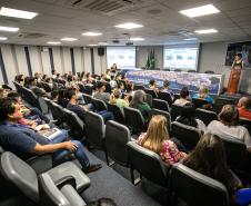 Vencedores do concurso Porto Escola 2024 passeiam de barco pela Baía de Paranaguá