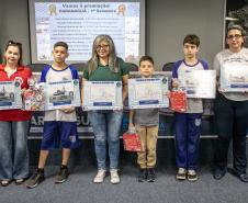 Vencedores do concurso Porto Escola 2024 passeiam de barco pela Baía de Paranaguá