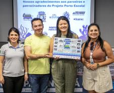 Vencedores do concurso Porto Escola 2024 passeiam de barco pela Baía de Paranaguá
