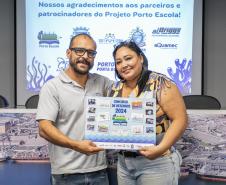 Vencedores do concurso Porto Escola 2024 passeiam de barco pela Baía de Paranaguá