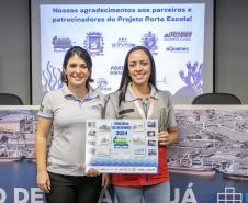 Vencedores do concurso Porto Escola 2024 passeiam de barco pela Baía de Paranaguá