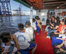 Vencedores do concurso Porto Escola 2024 passeiam de barco pela Baía de Paranaguá
