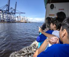 Vencedores do concurso Porto Escola 2024 passeiam de barco pela Baía de Paranaguá