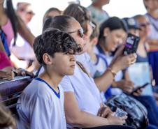 Vencedores do concurso Porto Escola 2024 passeiam de barco pela Baía de Paranaguá