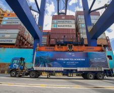 Porto de Paranaguá bate recorde histórico de movimentação de contêineres