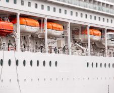 Com mais de 2 mil pessoas a bordo, MSC Armonia desembarca em Paranaguá