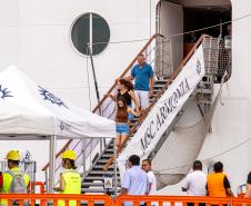 Com mais de 2 mil pessoas a bordo, MSC Armonia desembarca em Paranaguá