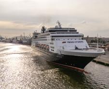 Navio de cruzeiro Vasco da Gama atraca no Porto de Paranaguá