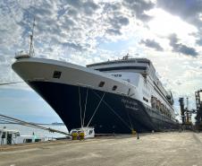 Navio de cruzeiro Vasco da Gama atraca no Porto de Paranaguá