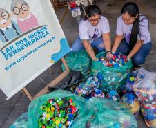 Portos do Paraná entrega tampinhas plásticas ao Lar Perseverança