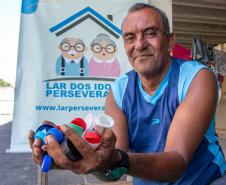 Portos do Paraná entrega tampinhas plásticas ao Lar Perseverança