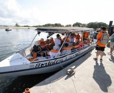 Pela primeira vez, navio de cruzeiro é ancorado próximo à Ilha do Mel