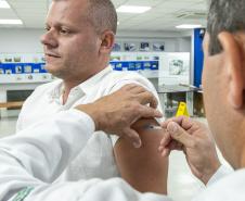 Vacina contra a gripe Influenza imuniza 225 portuários