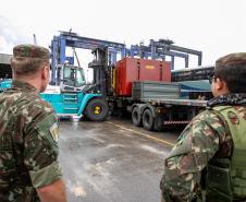 Porto de Paranaguá recebe estruturas gigantes do Exército