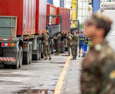 Porto de Paranaguá recebe estruturas gigantes do Exército
