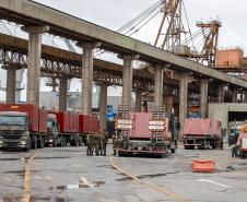 Porto de Paranaguá recebe estruturas gigantes do Exército