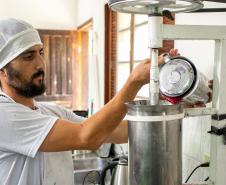 2ª Oficina da Portos do Paraná sobre coleta e despolpa do açaí juçara é realizada no litoral 