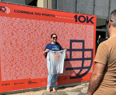 Em contagem regressiva, atletas garantem os últimos kits na véspera da 3ª Corrida do Porto