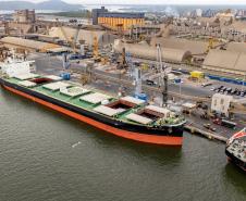 Em menos de 40 dias, Paranaguá supera maior movimentação de fertilizantes com apenas um navio