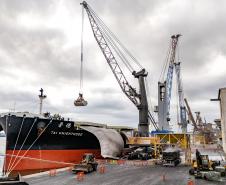 Em menos de 40 dias, Paranaguá supera maior movimentação de fertilizantes com apenas um navio