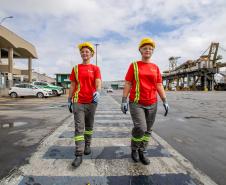 Mulheres quebram barreiras: primeiras estivadoras iniciam trabalho em Paranaguá