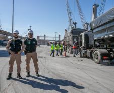 Blitz educativa reforça segurança viária no Porto de Paranaguá