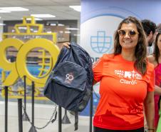 Em contagem regressiva, atletas garantem os últimos kits na véspera da 3ª Corrida do Porto