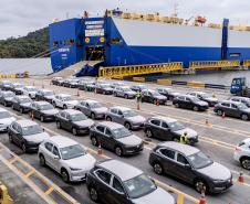 Porto de Paranaguá é o 1º a receber veículos elétricos fabricados por gigante chinesa que retoma vendas no Brasil