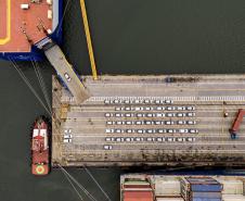 Porto de Paranaguá é o 1º a receber veículos elétricos fabricados por gigante chinesa que retoma vendas no Brasil