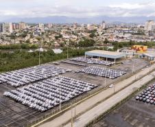 Porto de Paranaguá é o 1º a receber veículos elétricos fabricados por gigante chinesa que retoma vendas no Brasil