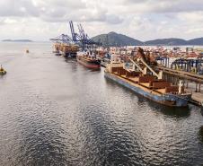 Portos do Paraná superam 28 milhões de toneladas movimentadas nos cinco primeiros meses do ano