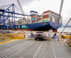 Porto de Paranaguá é o 1º a receber veículos elétricos fabricados por gigante chinesa que retoma vendas no Brasil