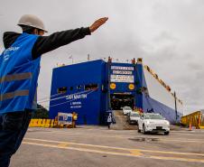 Porto de Paranaguá é o 1º a receber veículos elétricos fabricados por gigante chinesa que retoma vendas no Brasil