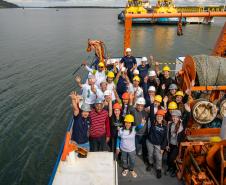 Navio-Escola atraca no Porto de Paranaguá e oferece experiência prática a universitários