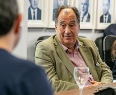 Despedida simbólica: ex-diretor da Wilson Sons visita o Porto de Paranaguá
