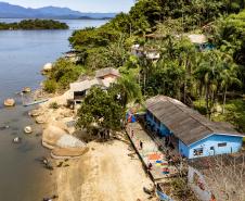 Oficina de Pintura reúne comunidade e transforma escola da Ilha de Eufrasina