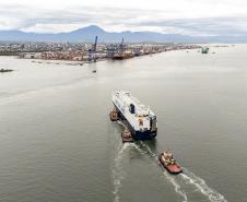 Porto de Paranaguá amplia linhas marítimas de veículos com chegada do Neptune Hellas